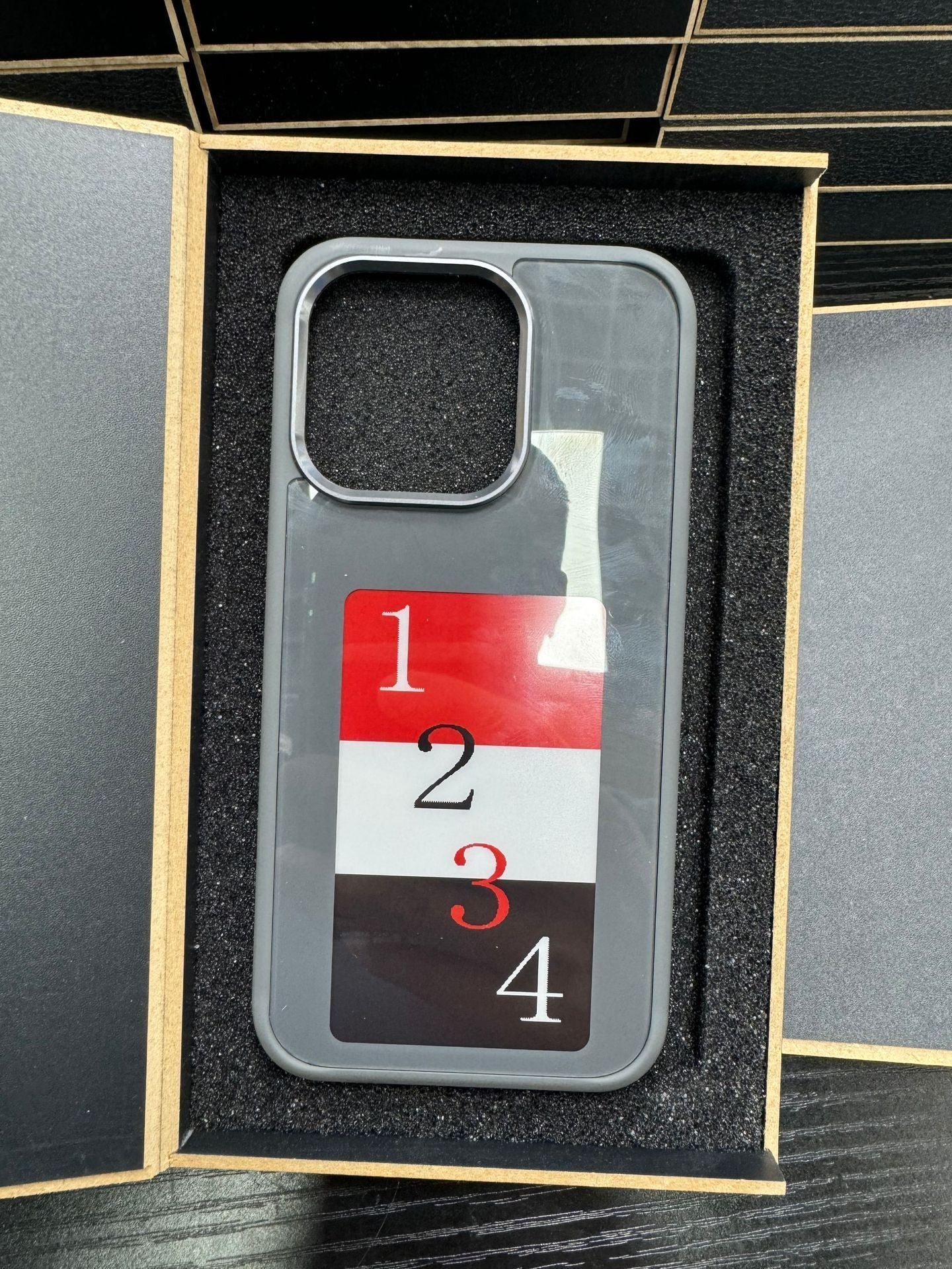 E-ink Screen Phone Case Unlimited Screen Projection Personalized Phone Cover Battery Free New Designer Luxury Phone Case - NOMAN STORE LLC