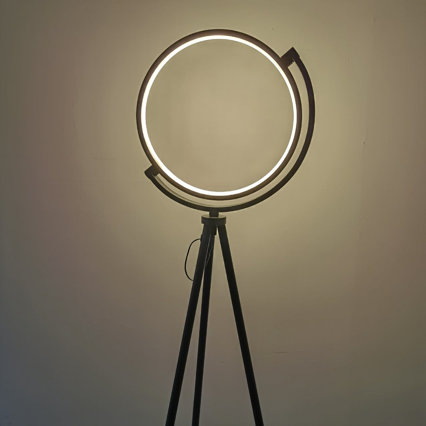 Halo floor lamp black