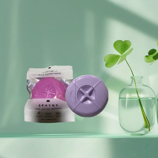 FUR LIFTER — for hair on sofas, beds and car seats